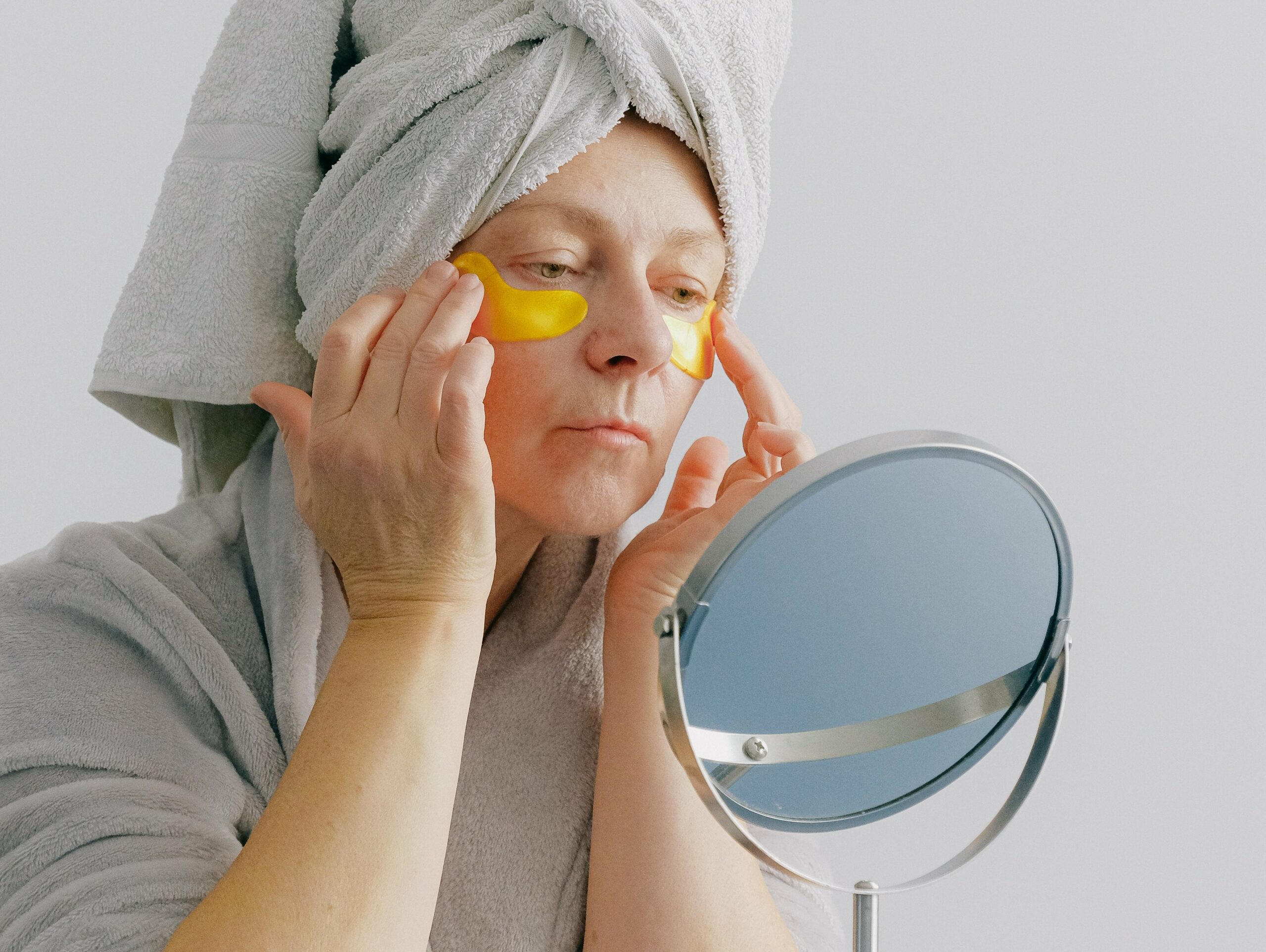 Четыре симптома на лице человека названы признаками нехватки витамина B12 в организме