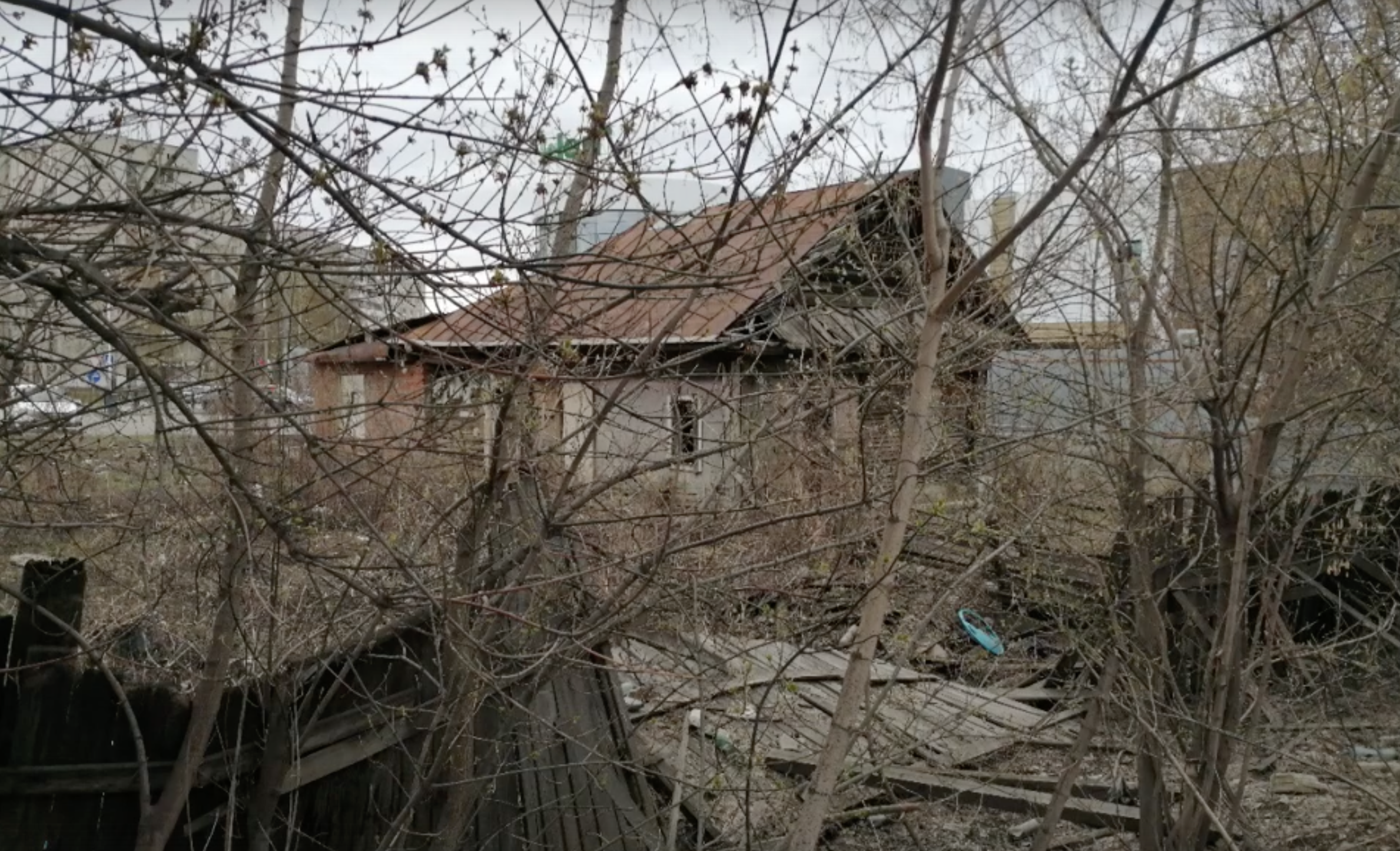 В Йошкар-Оле снесли очередной заброшенный дом