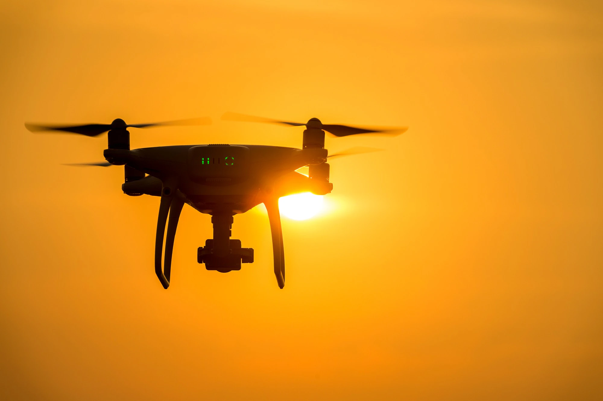 Квадрокоптер FireDrone для ликвидации пожаров способен выдержать нагрев до 200 °C