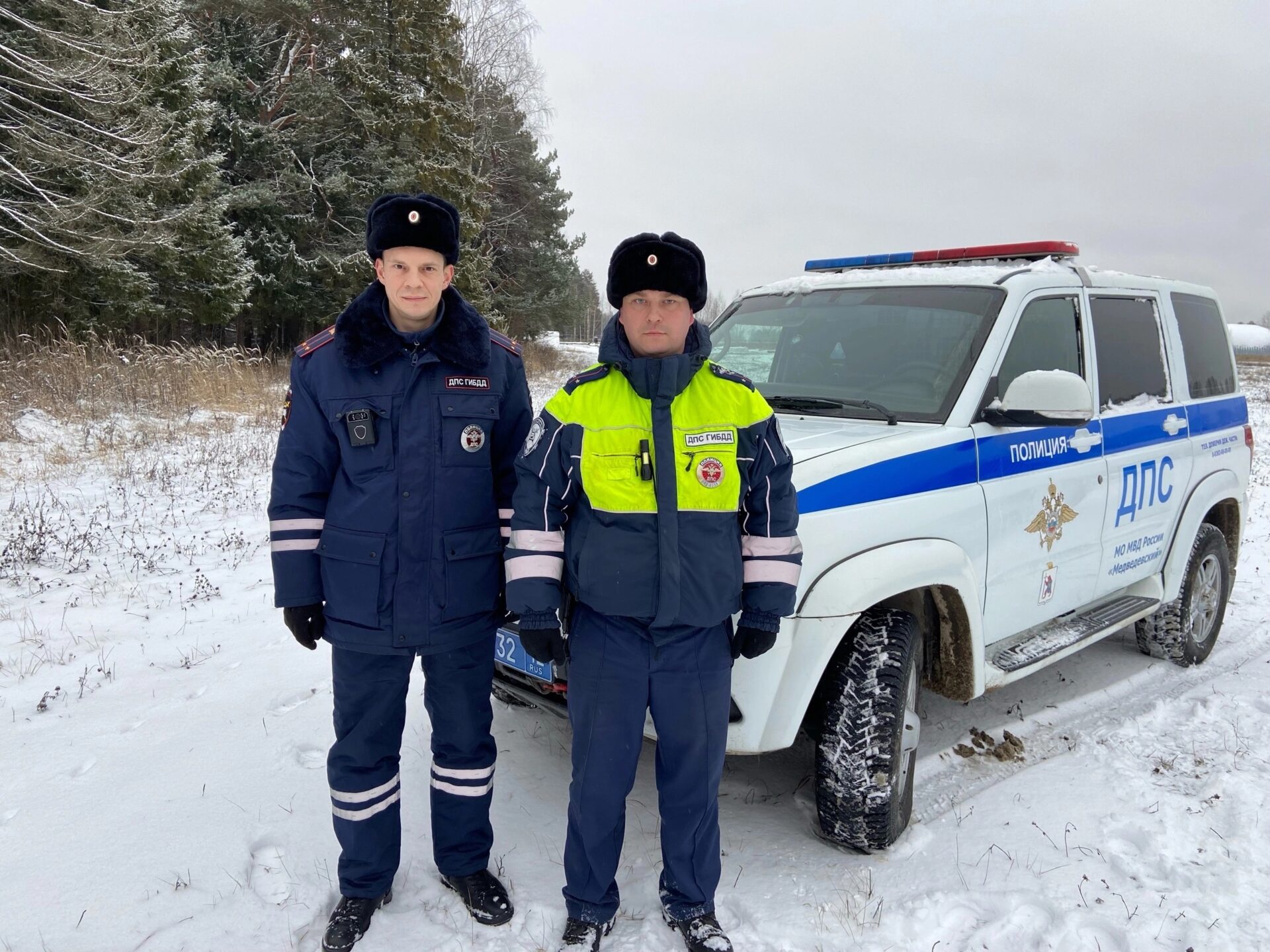 Провалившегося под лед любителя коньков спасли двое полицейских из Марий Эл