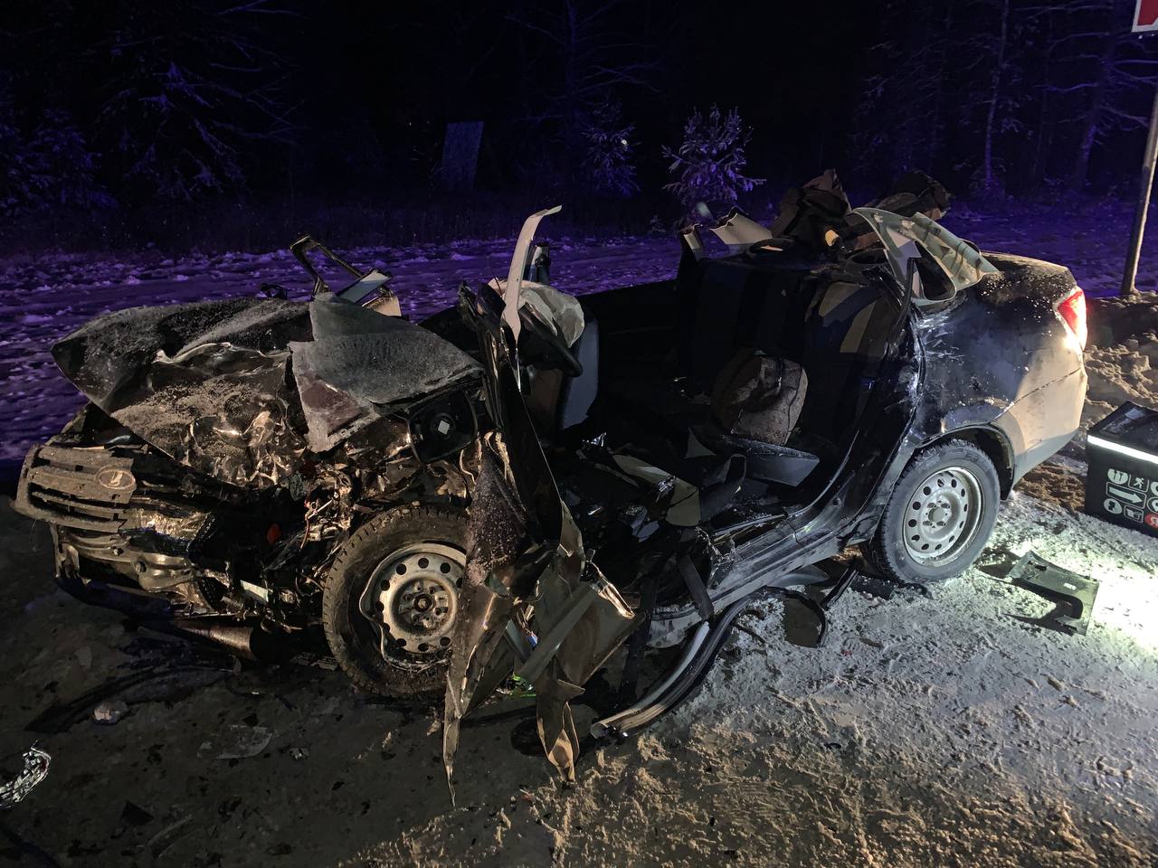 В Марий Эл в ДТП на «Вятке» погибла женщина и пострадал ребенок |  06.12.2023 | Йошкар-Ола - БезФормата