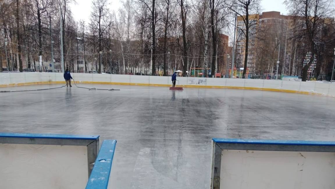 Каток в парке Йошкар-Ола. Московский парк Победы каток. Каток Семеновка Йошкар-Ола.