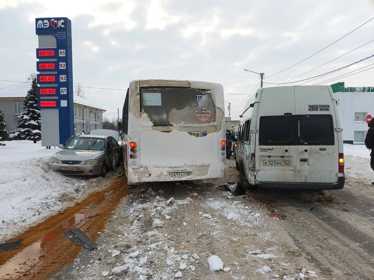 В Волжске произошло массовое ДТП с участием 6 автомобилей