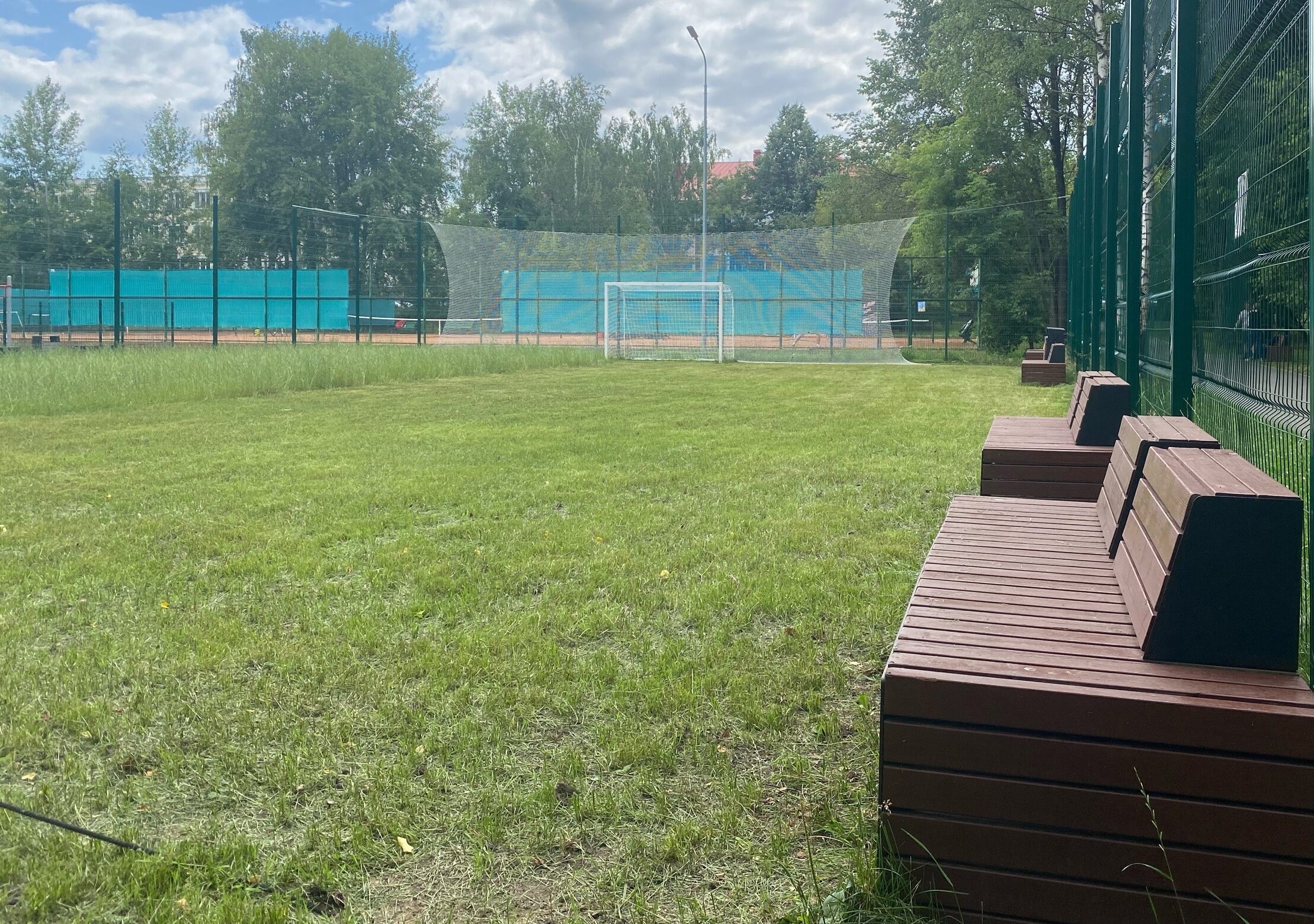 Подарок — футбольное поле: режиссер Алексей Нужный благоустраивает двор Йошкар-Олы