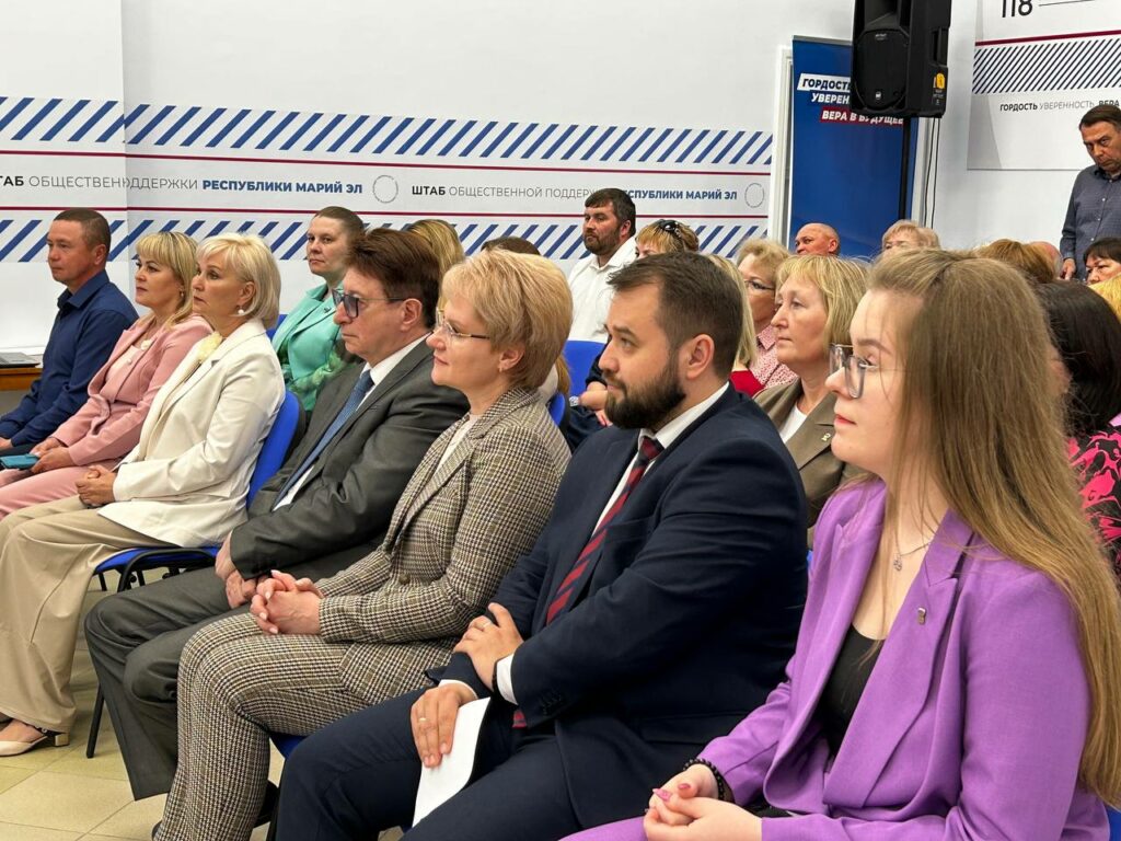 «Единая Россия» наградила активных жителей за весомый вклад в преображении образовательных организаций