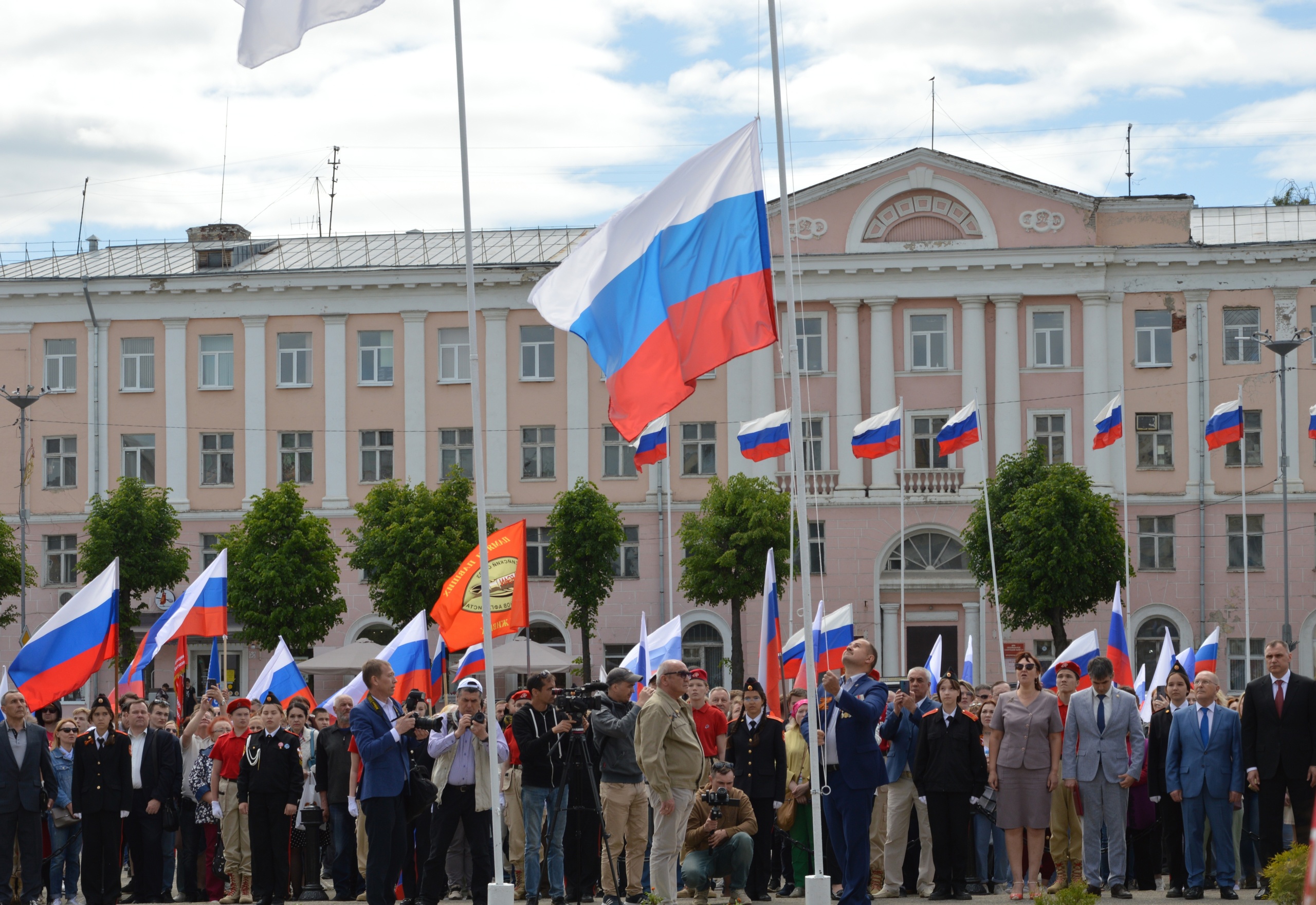 Россиян обрадовали неожиданной новостью: В июне ожидается ещё один выходной