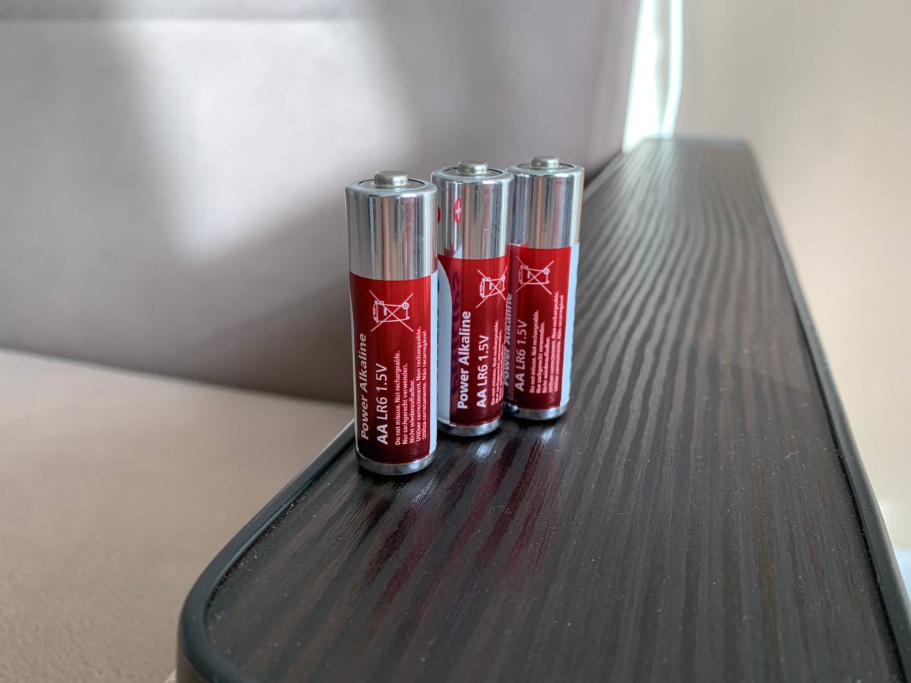 Служит 50 лет: В КНР началось производство атомных батареек размером с монету