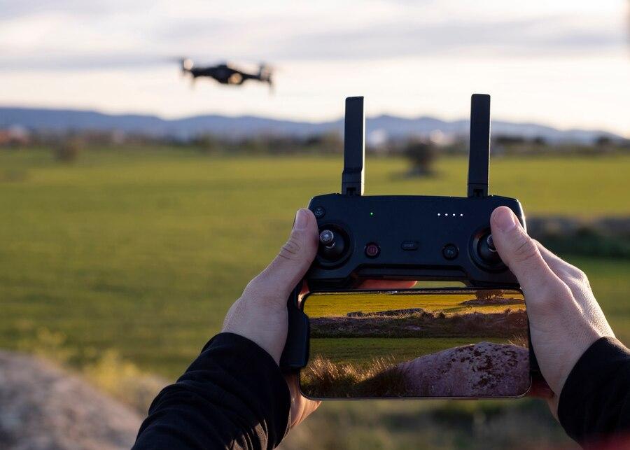 В Великобритании прошли испытания микроволнового оружия, сбивающего рои дронов