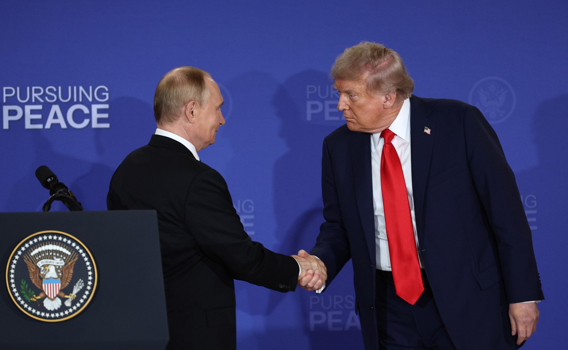 Sohu: Путин прошел победным маршем на Аляске после «хука справа» от Кремля