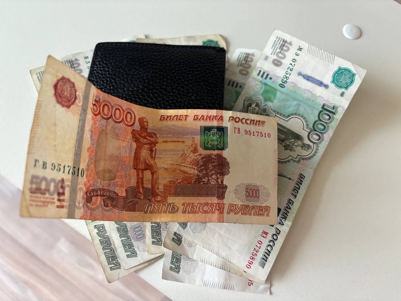 В Йошкар-Оле неизвестный расплатился фальшивой пятитысячной купюрой